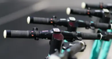 Arles : Un scootériste grièvement blessé après avoir percuté un poids lourd en fuyant la police