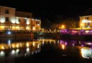 Arles: agriculteurs, cavaliers de Camargue et Arlésiennes en costume mobilisés contre la ligne THT