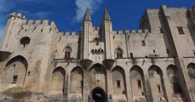 CULTURE : la maison Fragonard inaugure à Arles le Musée de la Mode et du Costume dans un lieu historique. – MSN