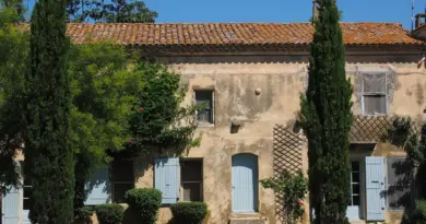 À Arles, les assistants d’éducation du collège Ampère en grève contre la suppression de postes